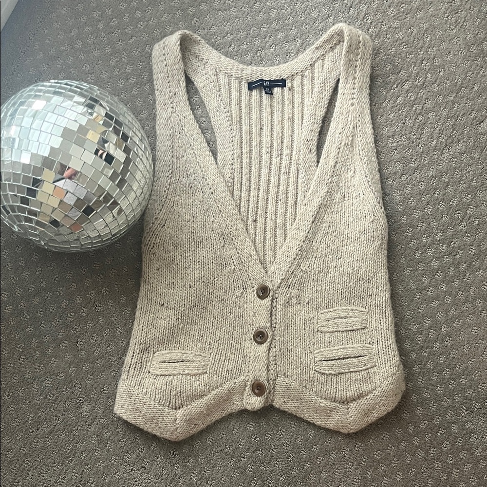 GAP Women's Cream V-Neck Sweater Vest